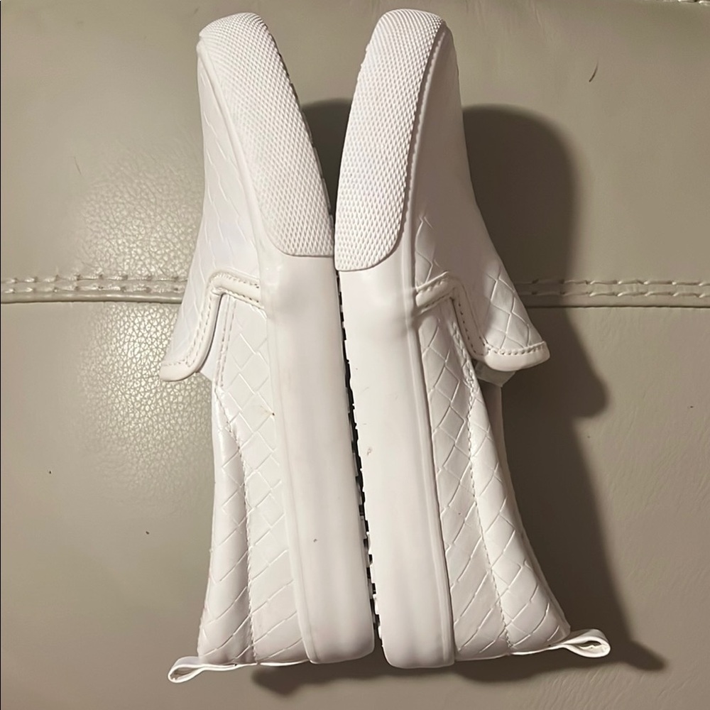Cat & Jack Kids White Slip-On Shoes Size 2 - Picture 8 of 12